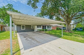 Building Photo - 2605 Leslie St