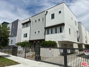 Building Photo - 5228 Satsuma Ave