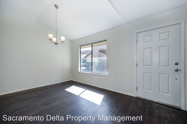 Building Photo - 3 br, 2.5 bath House - 6842 Calvine Rd