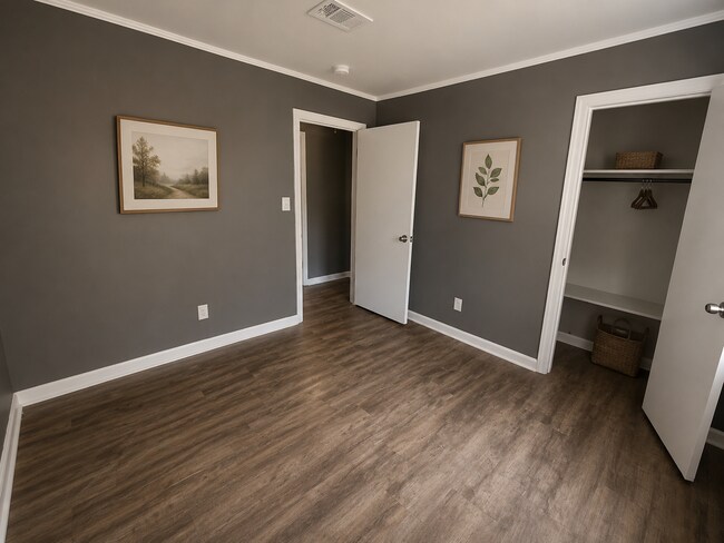 Building Photo - 2728 Pierce Dr N