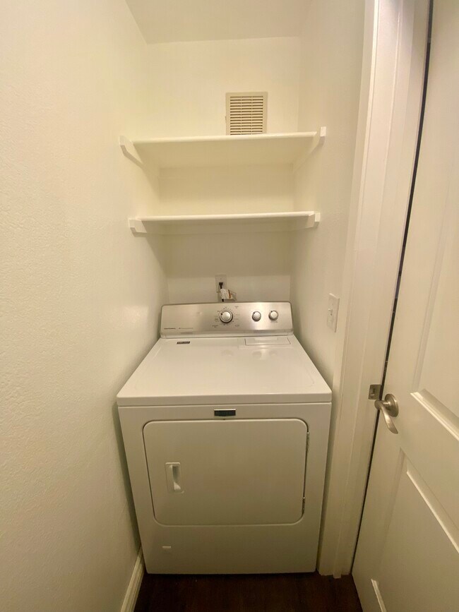 Foto del edificio - 950 Seven Hills Dr