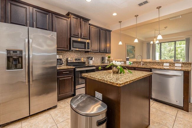 Foto del edificio - 8079 Brooksville Dr