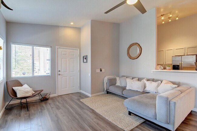 Foto del edificio - 7450 S Eastern Ave