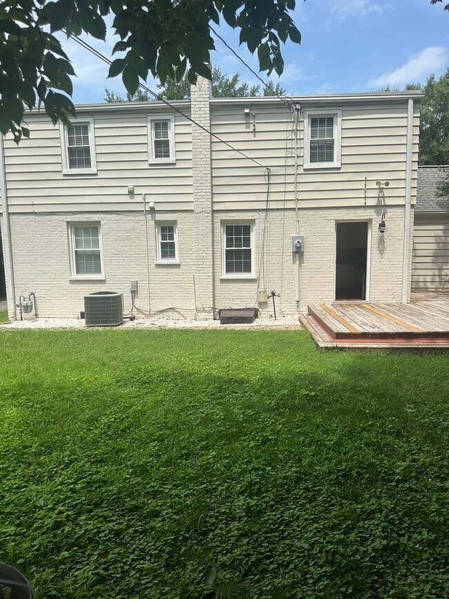 Building Photo - 903 Willow Lawn Dr