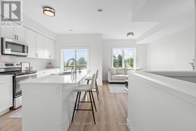 Building Photo - 470-470 Darcy Dr