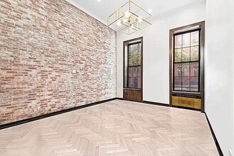 Building Photo - 121 E 37th St