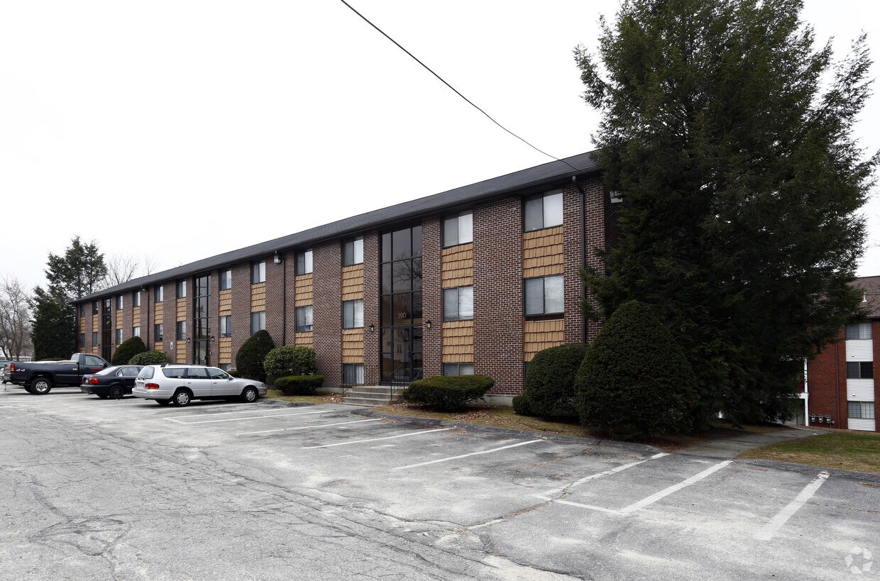 Lakeshore Apartments in Lowell, MA