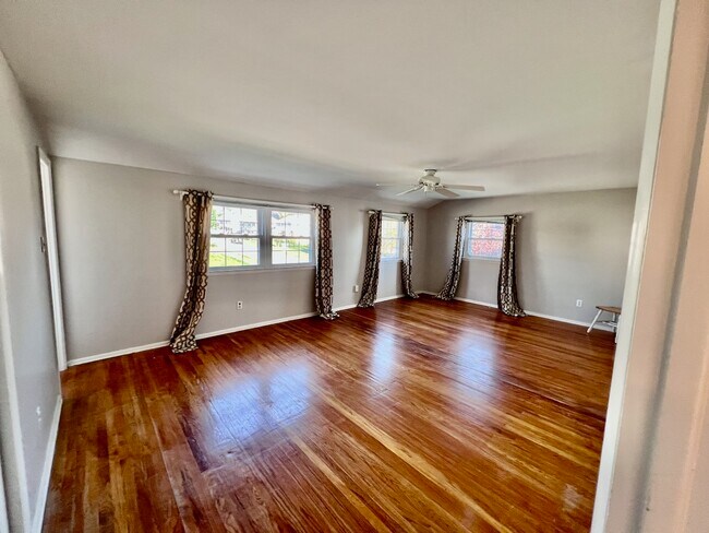 Foto del edificio - 918 Rockwell Rd