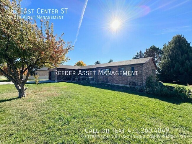Building Photo - Charming 4 bed 2.5 bath in peaceful town o...