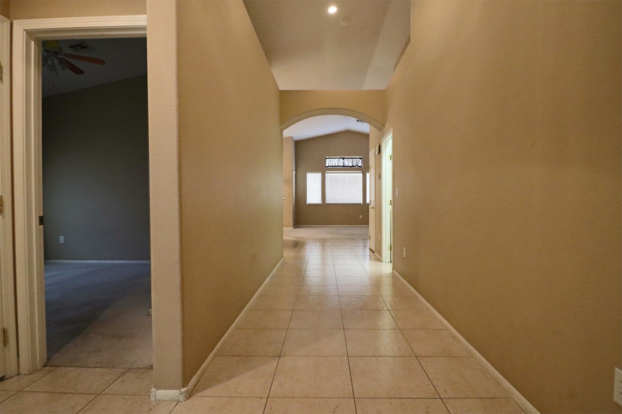 Foto principal - 6992 Point Cabrillo Ct