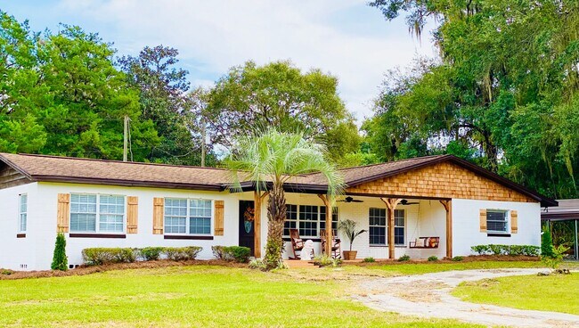 Foto del edificio - SPACIOUS HOME ON ACREAGE