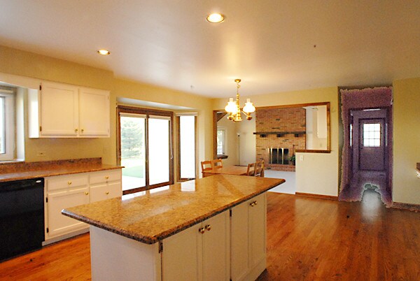 Foto del edificio - 2318 River Woods Dr