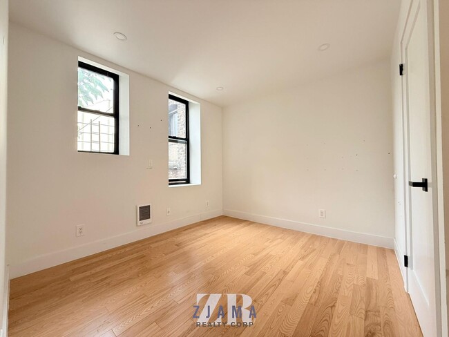 Building Photo - 90 E 18th St