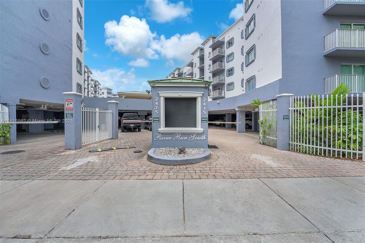 Foto principal - 2415 NW 16th Street Rd