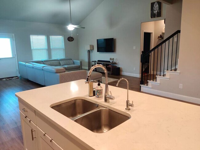 Foto del edificio - Discover Your Ideal Family Home with Community Amenities in Evening View, Aubrey, TX!