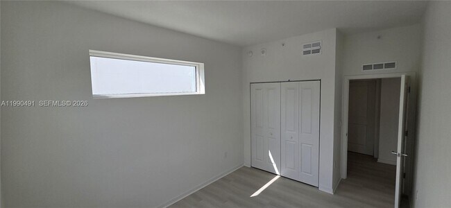 Foto del edificio - 5579 Millennia Park Dr