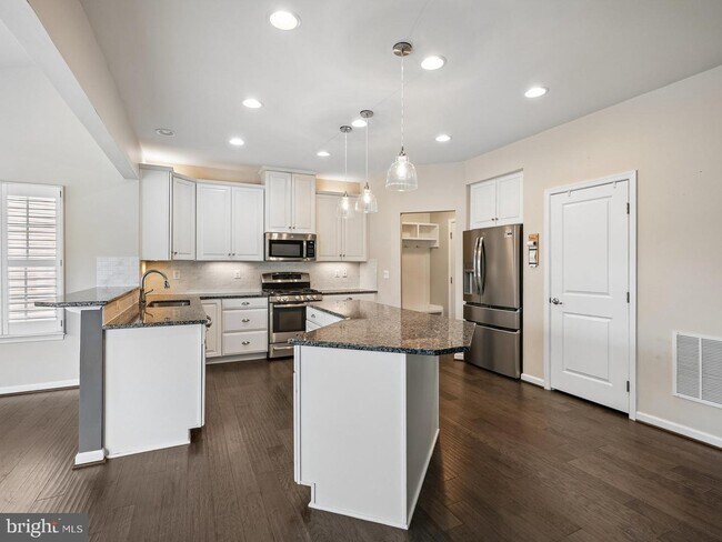 Building Photo - 23 Taylors Hl Wy