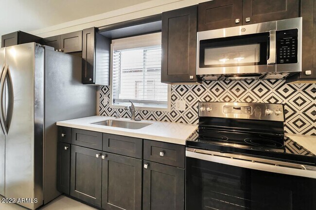 Building Photo - 1638 E Granada Road Unit B