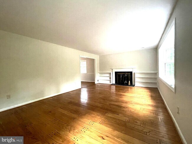 Foto del edificio - 5801 Devonshire Dr
