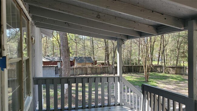 Foto del edificio - 5816 Pinehurst Dr