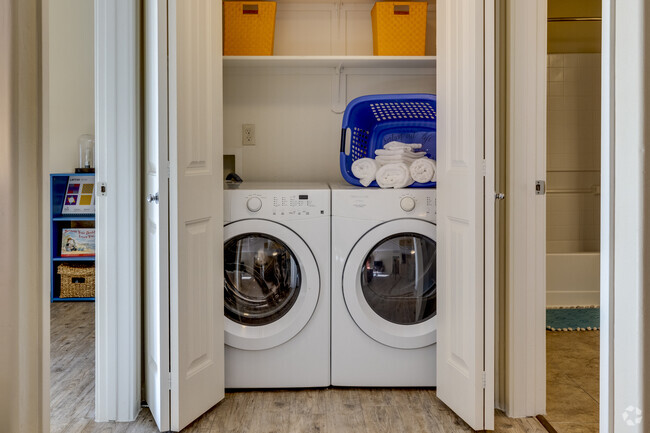 East Tucson washer and dryer in apartments - The Place At Creekside