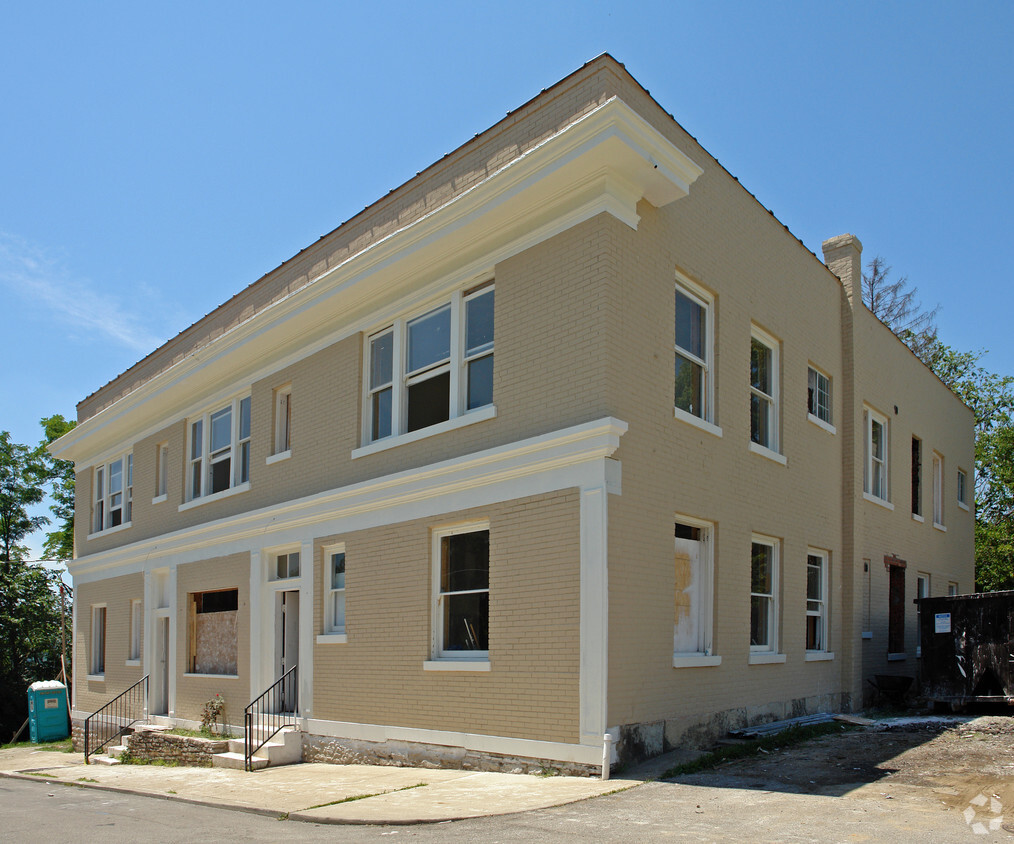 Building Photo - 228-236 Main St