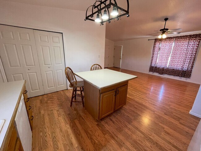 Foto del edificio - 429 S Oak Creek Dr