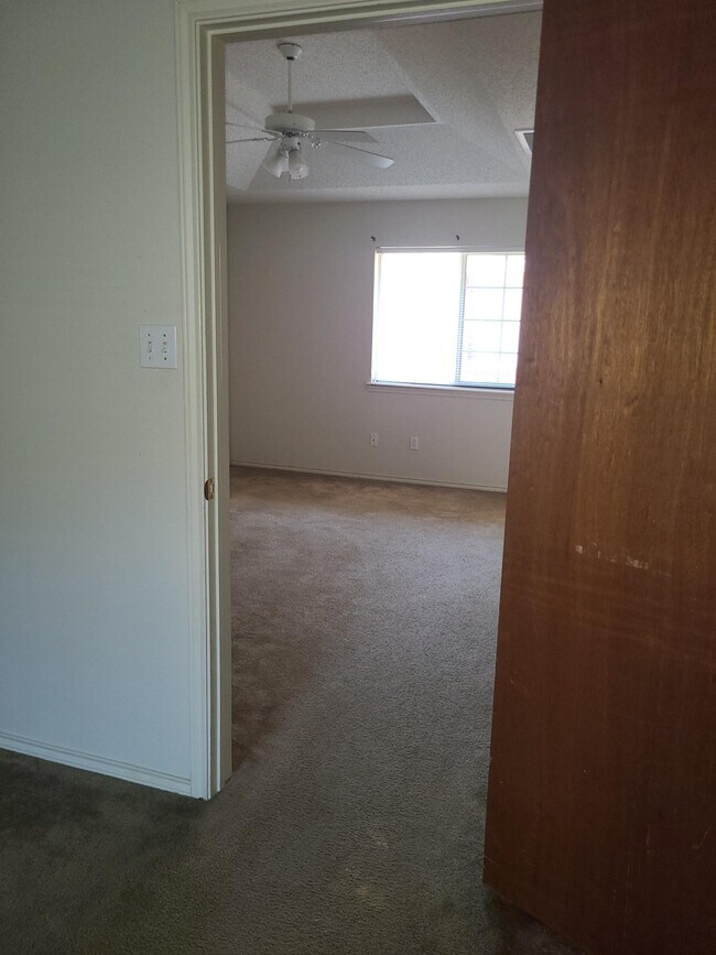 Foto del edificio - 1018 Lexington Cir