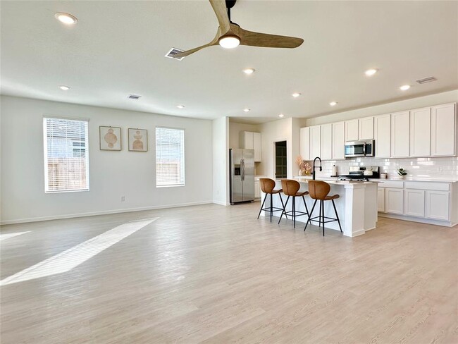 Building Photo - 2524 Lago Costa Dr