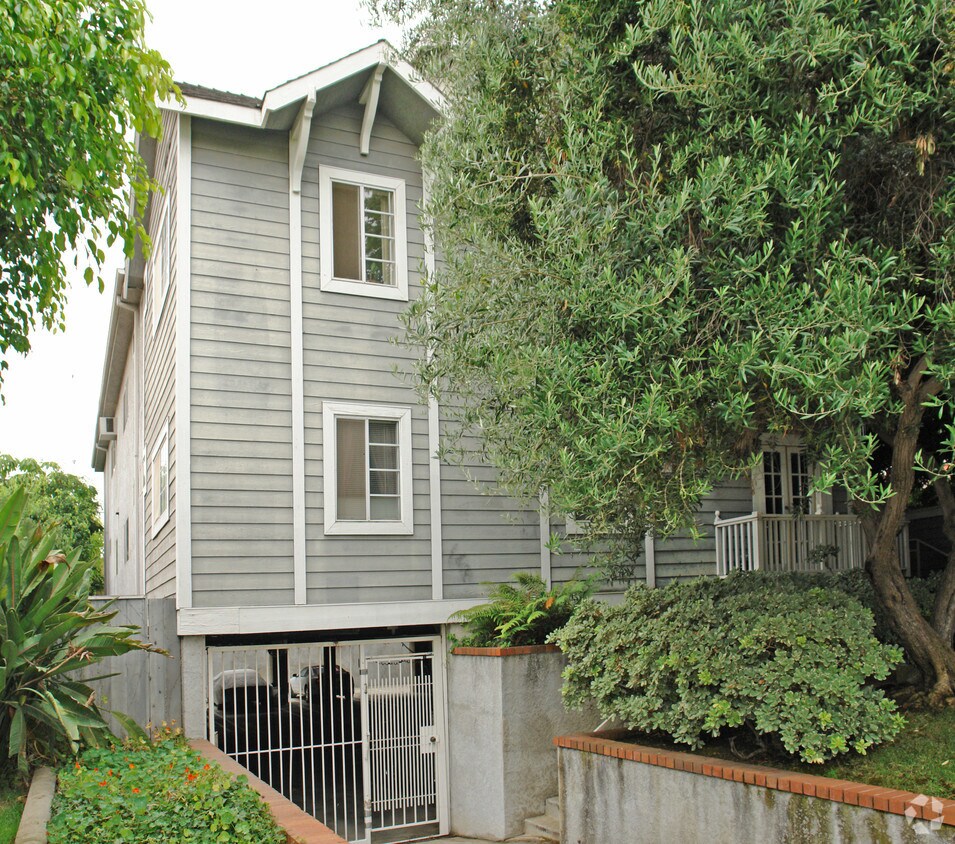 Primary Photo - 3646 Dunn Dr