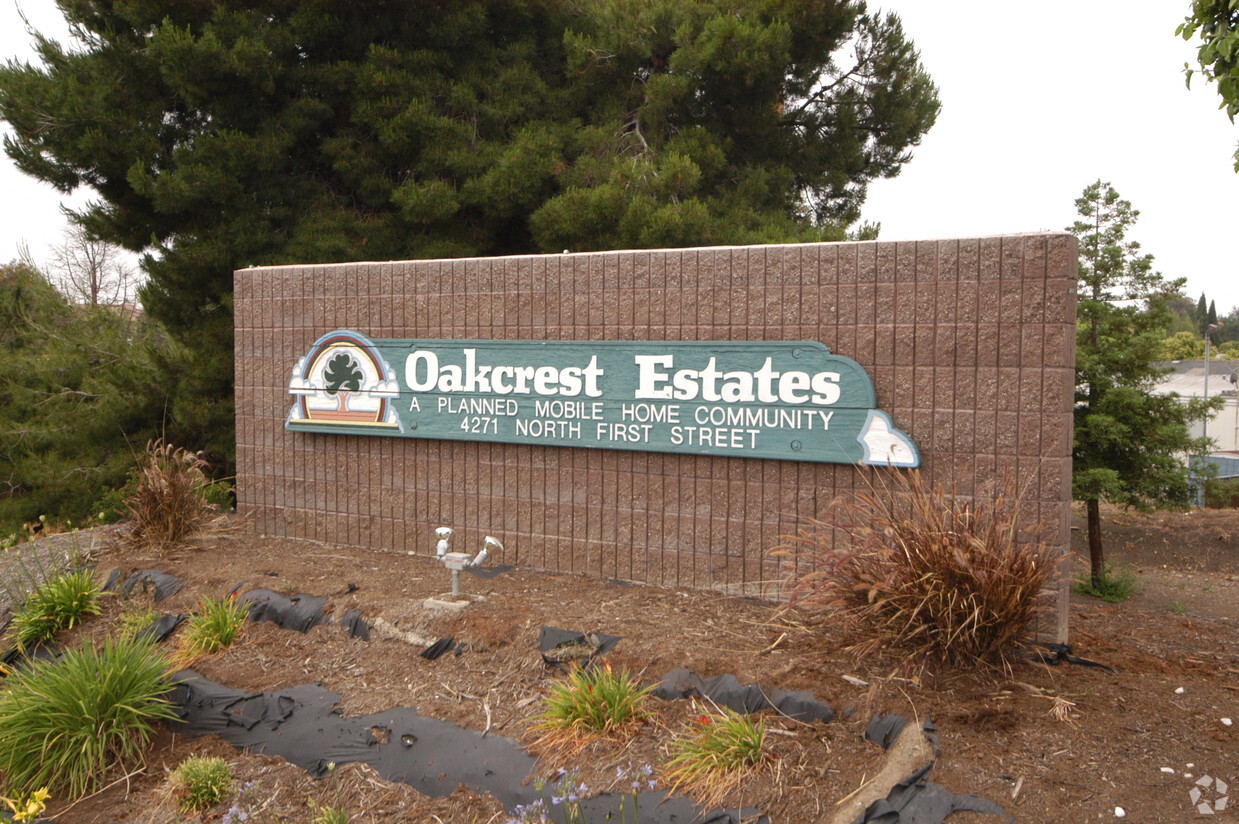 Foto del edificio - Oakcrest Estates