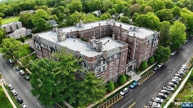 Building Photo - 275 Engle St