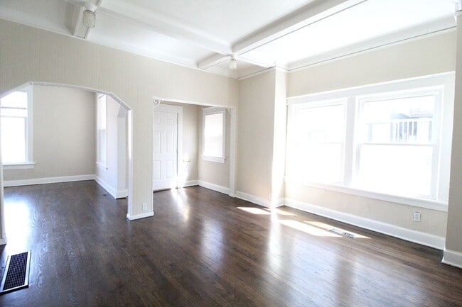 Building Photo - 307-309 W 38th St