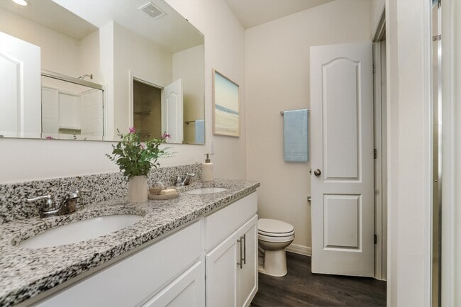 Building Photo - 43 N Center St