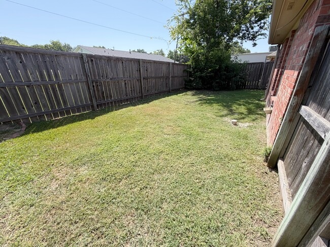 Private Backyard - 307 Sunset Blvd