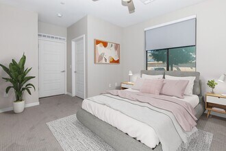 Interior Photo - Onyx North Central