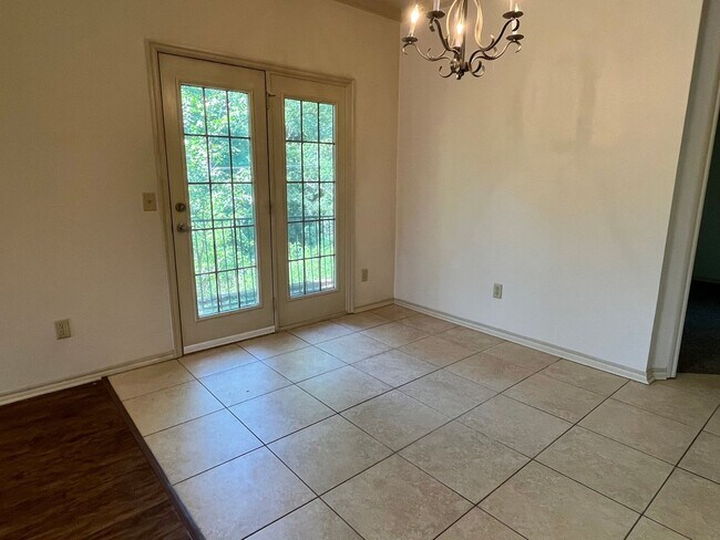 Building Photo - Cozy 3 Bed 2 Bath In Edmond