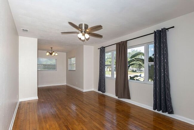 Foto del edificio - 3/1.5 house in Sunshine Gardens