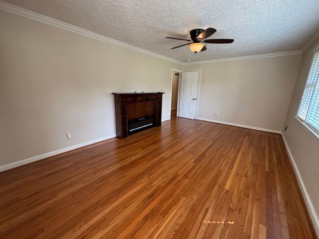 Building Photo - Spacious All-Brick Ranch Available Now!