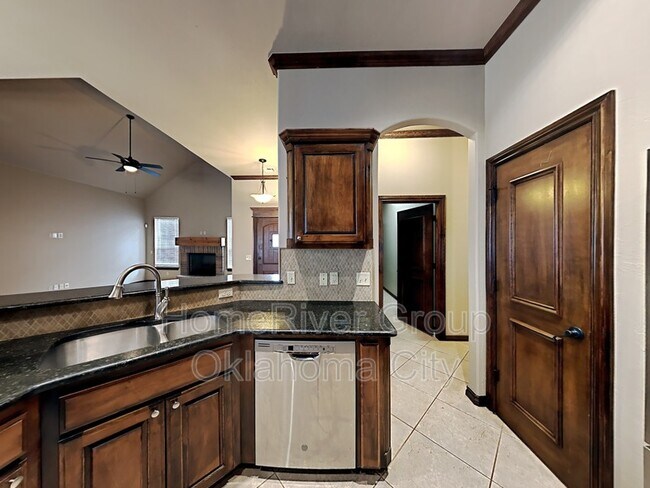 Building Photo - 18400 Haslemere Ln