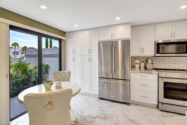 Foto del edificio - 15878 Loch Maree Ln