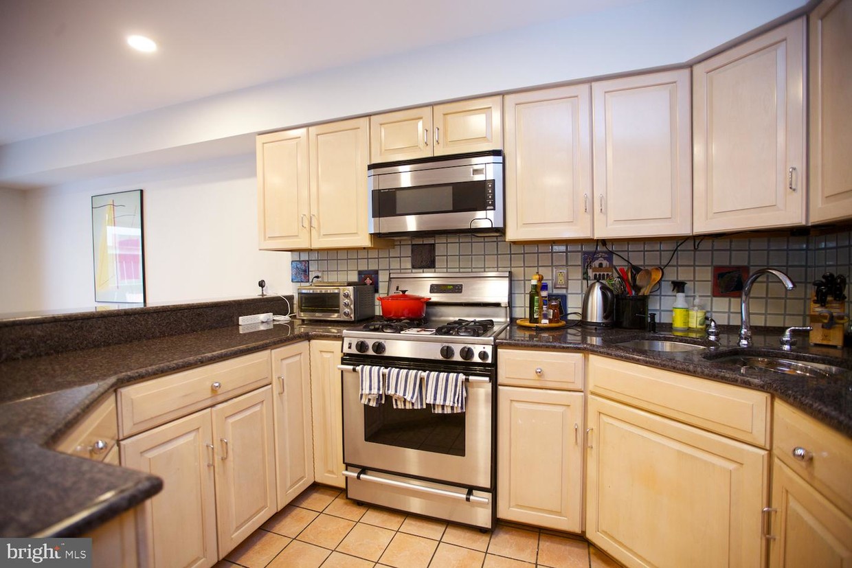 Primary Photo - 212-24 S 24th St