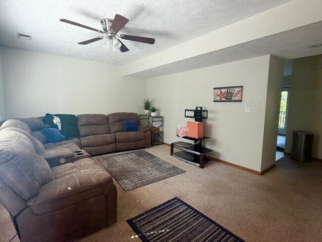 Building Photo - 873 Quadrilla St