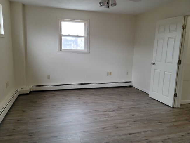 Master bedroom - 7 Garfield Ave