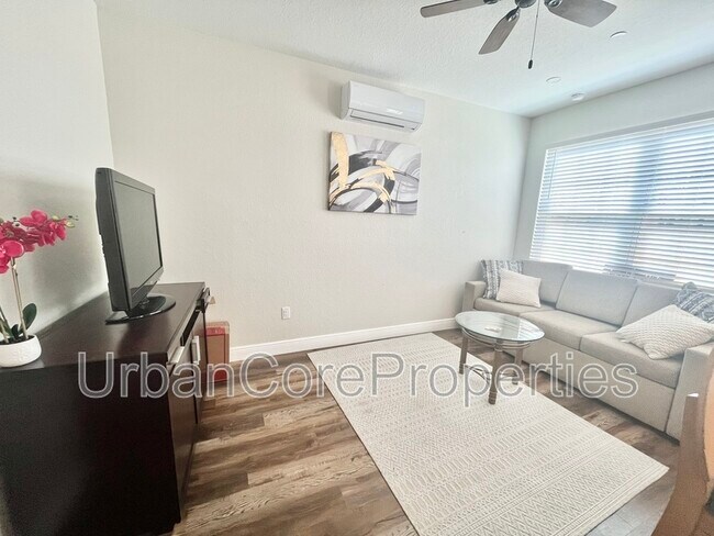 Foto del edificio - 325 15th Ave NE