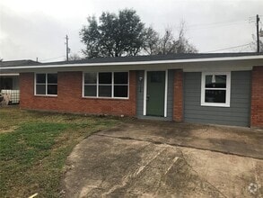 Building Photo - 2114 Dewberry Ln