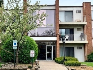 Foto del edificio - 300 W Fullerton Ave