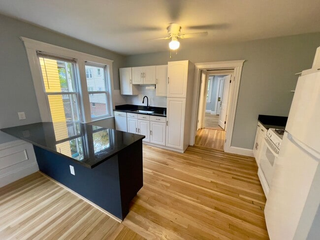 Photo - Renovated 2bed in Jamaica Plain available now Apartment
