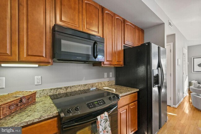 Kitchen - 610 Irving St NW