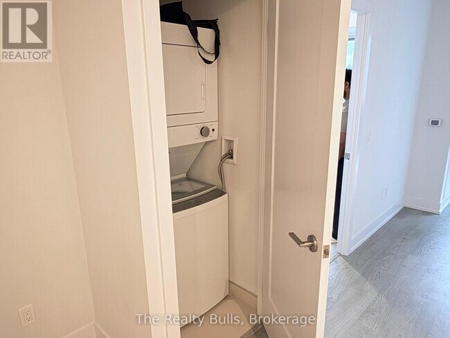 Photo du bâtiment - 2550 Simcoe St N
